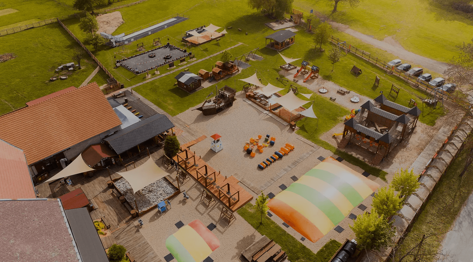 Pohled na Heroland z dronu