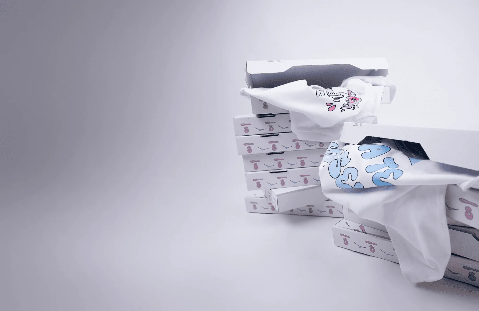Design de packaging écoresponsable, papier de soie illustré et merchandising textile pour Hoka.