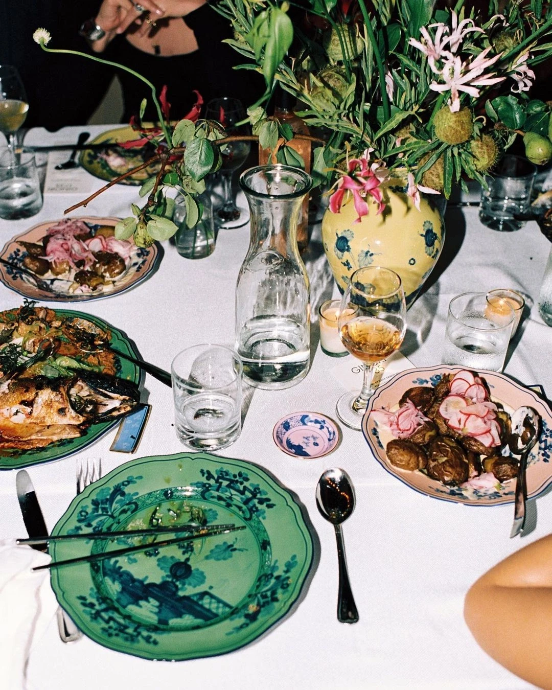 A restaurant team at work — Count once, on a phone