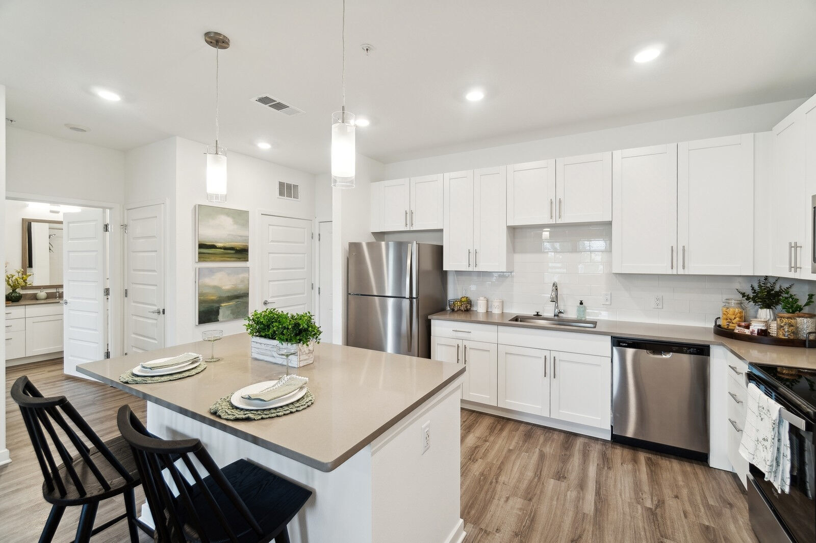 Modern Kitchen + Quartz Countertops