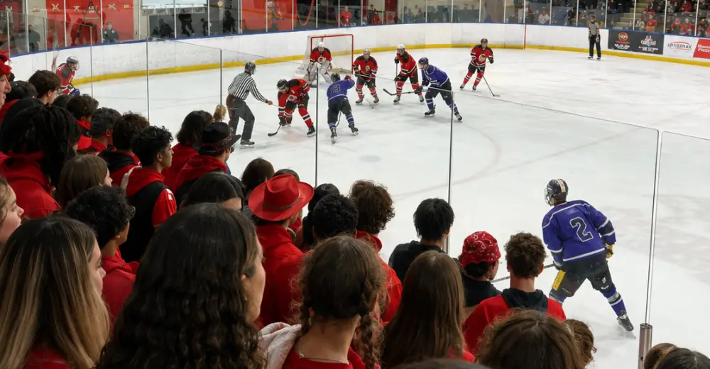 Élèves portant les couleurs de leur High School lors d'une journée School Spirit au Canada avec STUDWAY