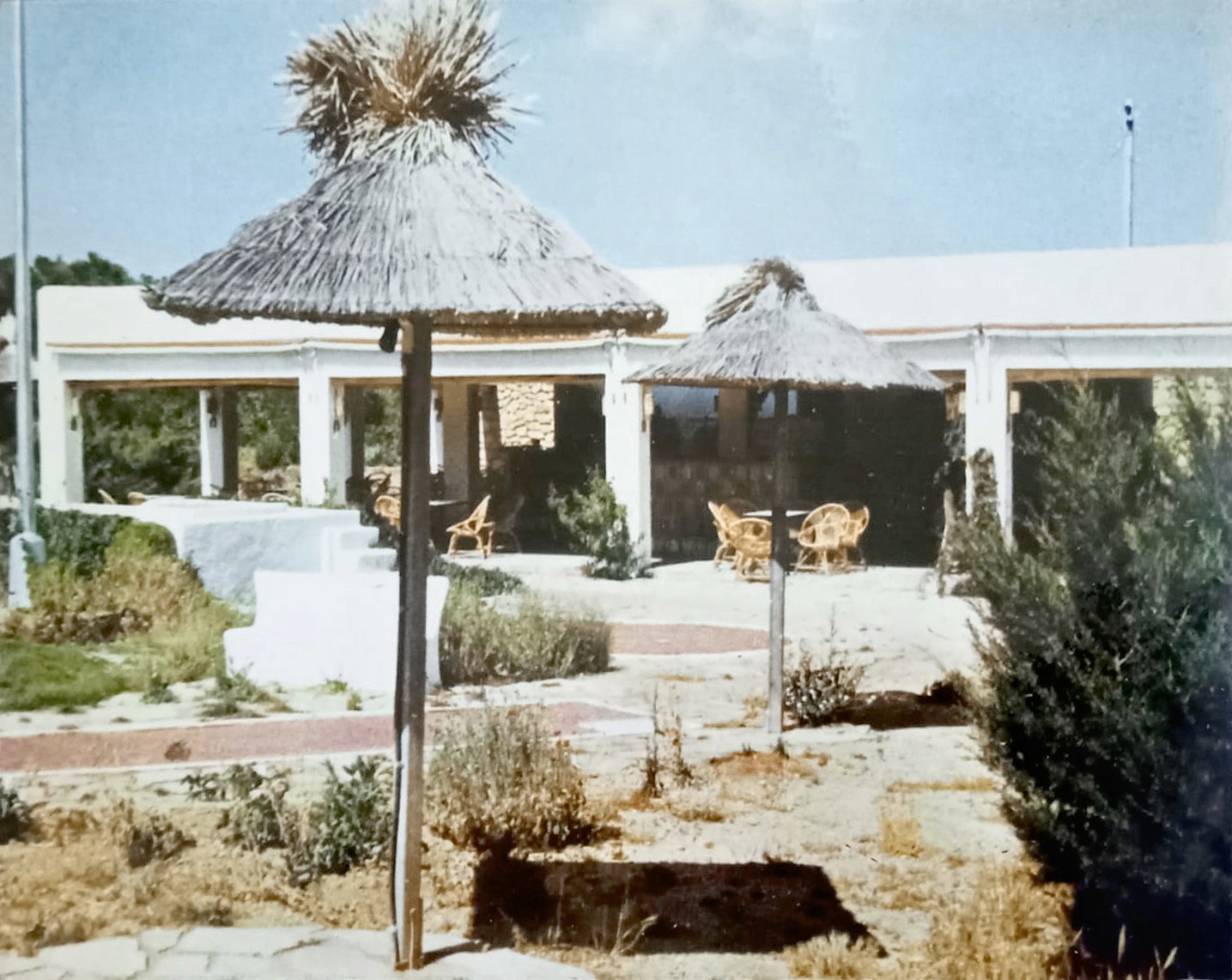Image of the centre during its use as a mini-golf restaurant