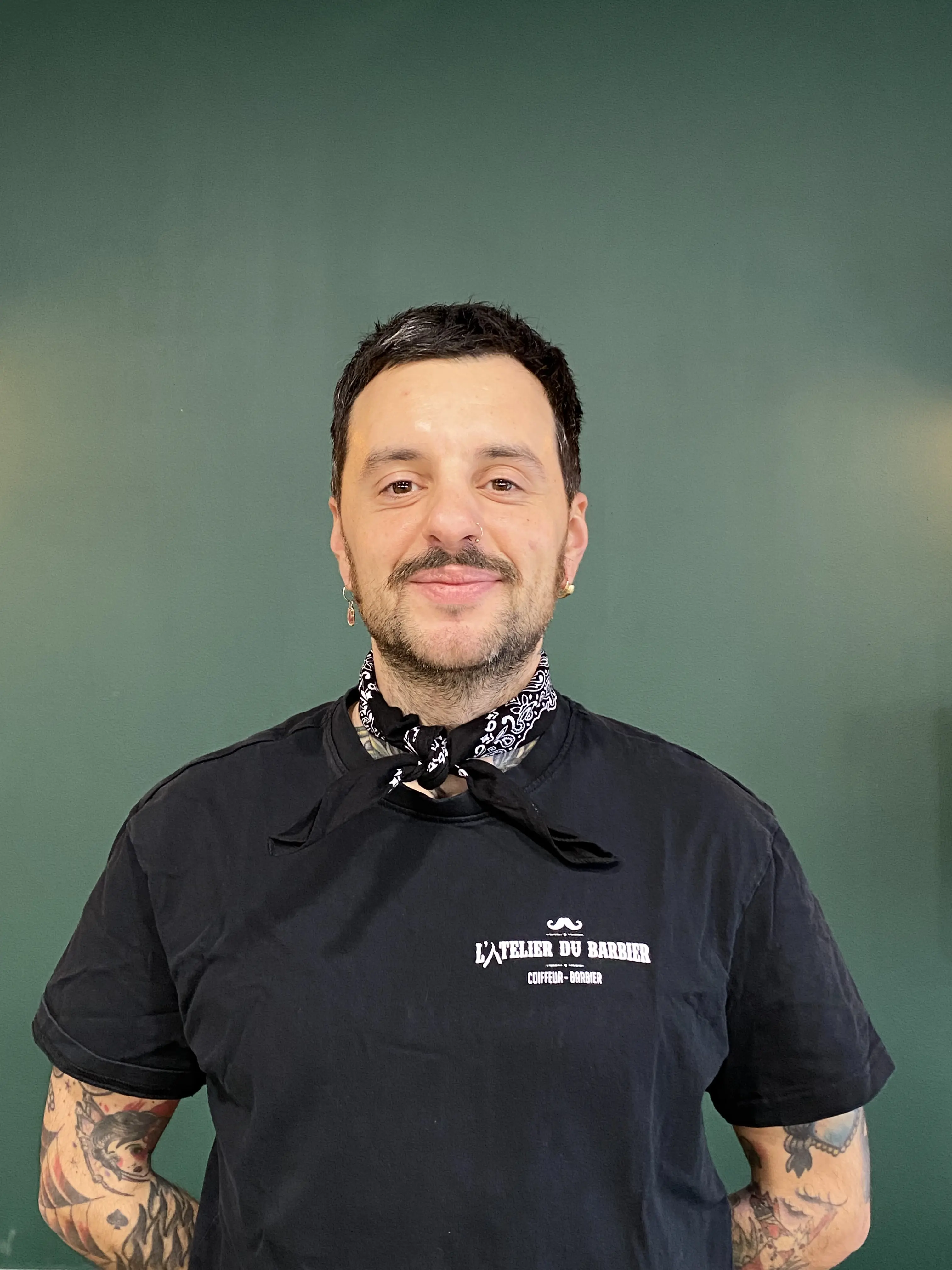 shallow focus photography of woman outdoor during day