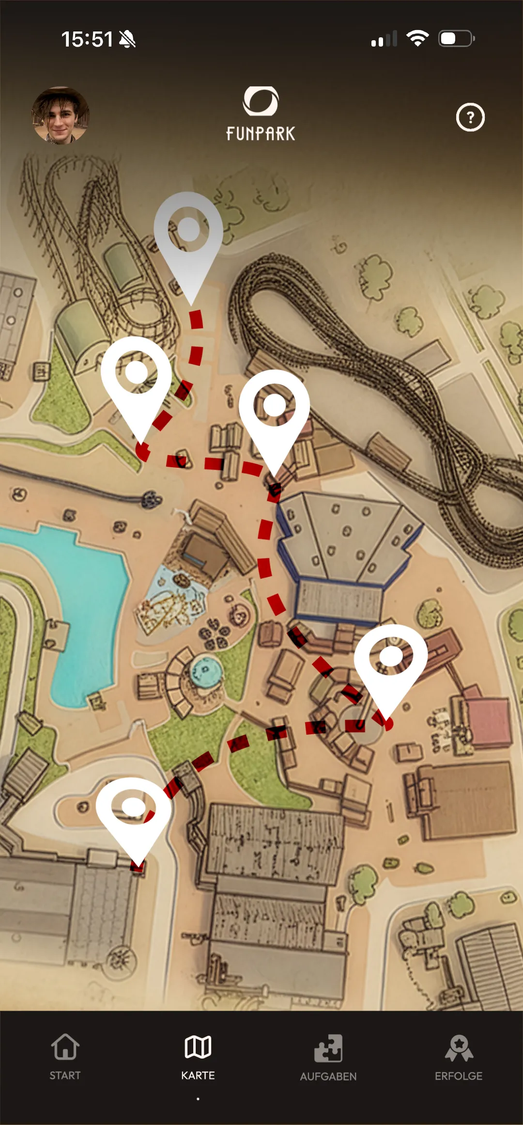 Kartenansicht eines Freizeitparks mit markierter Route und mehreren Zielpunkten