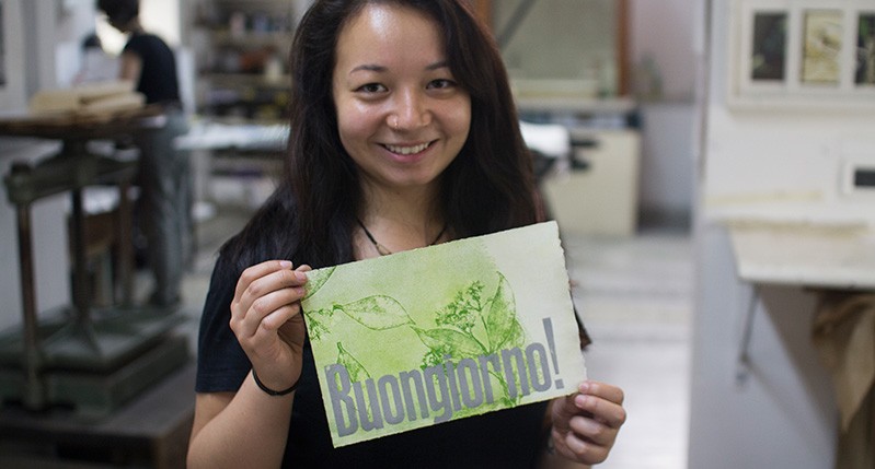 student with buongiorno! paper