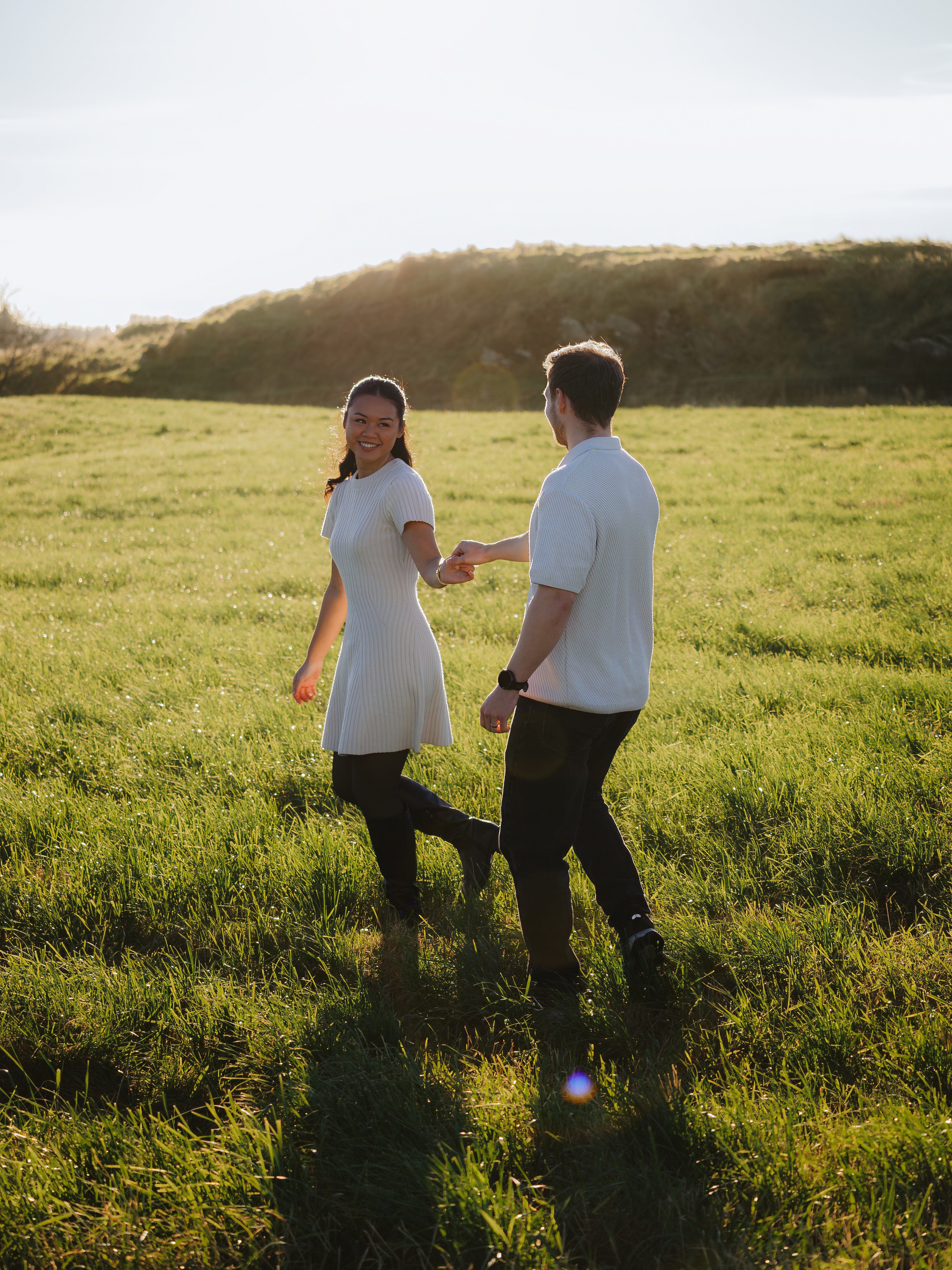 Kreativ forlovelsesfotografering Haugesund – bilder til bryllupsinvitasjoner