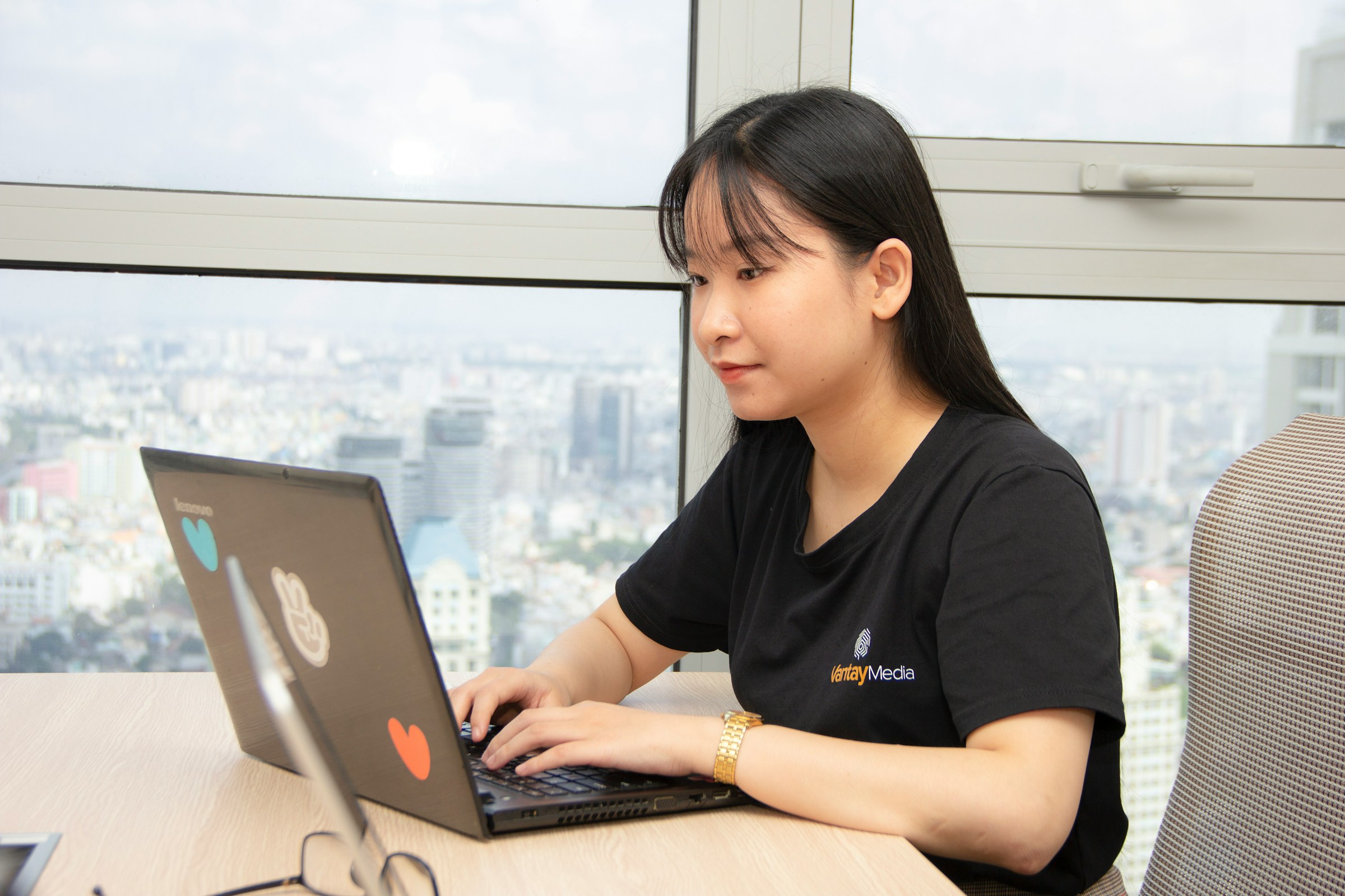 woman working alone in her dorm - Using AI For Research