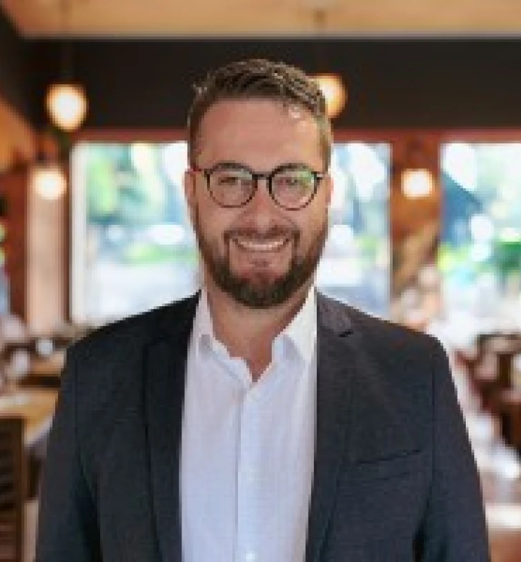Jonas Esteves, Diretor de Marketing da Chocolates Lugano, cliente da V4 Company