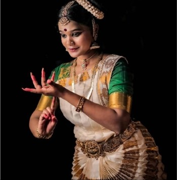 Prabitha Bhratanatyam teacher