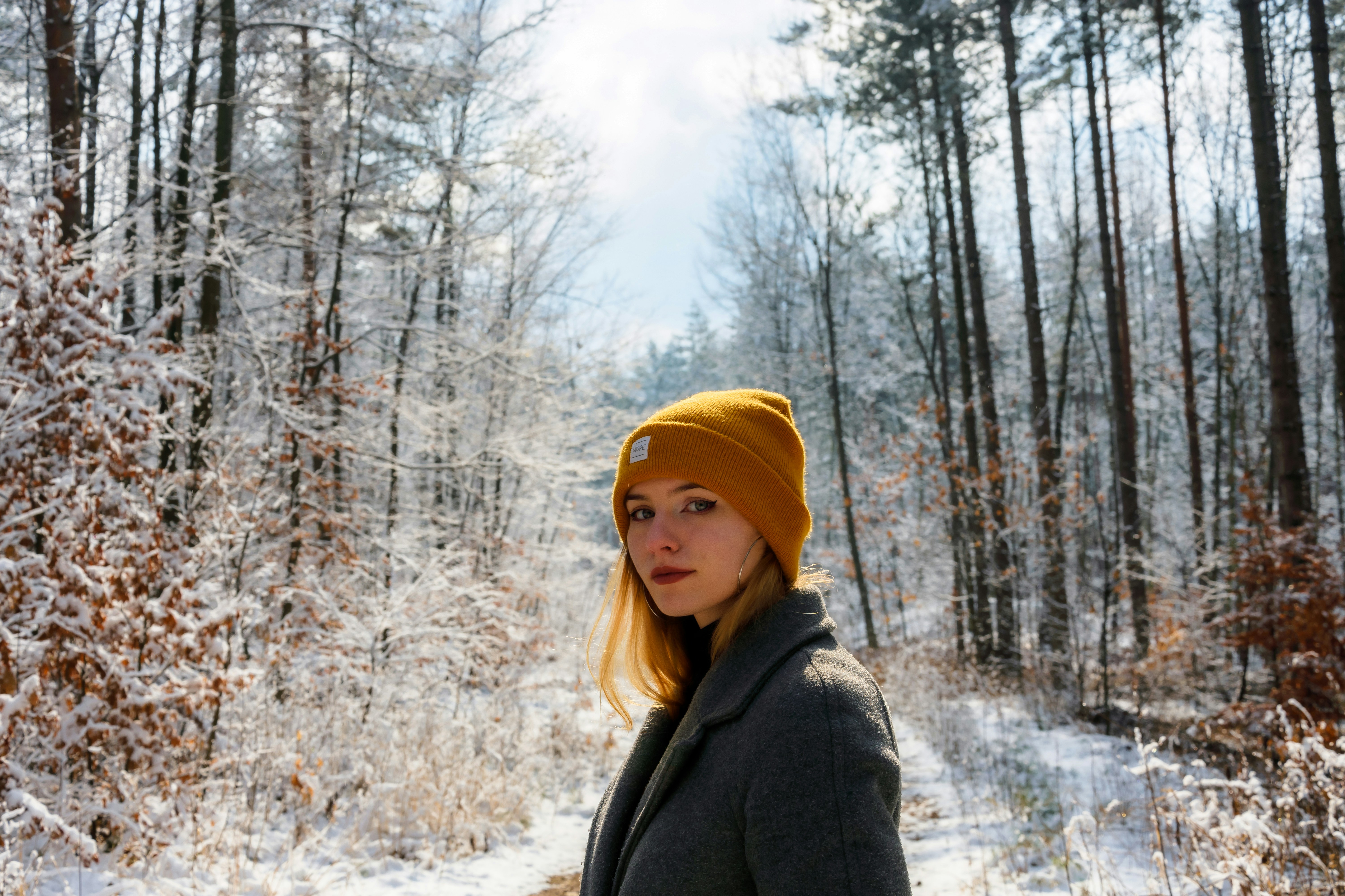 girl in jungle in winter season - Colors For Winter Skin Tone