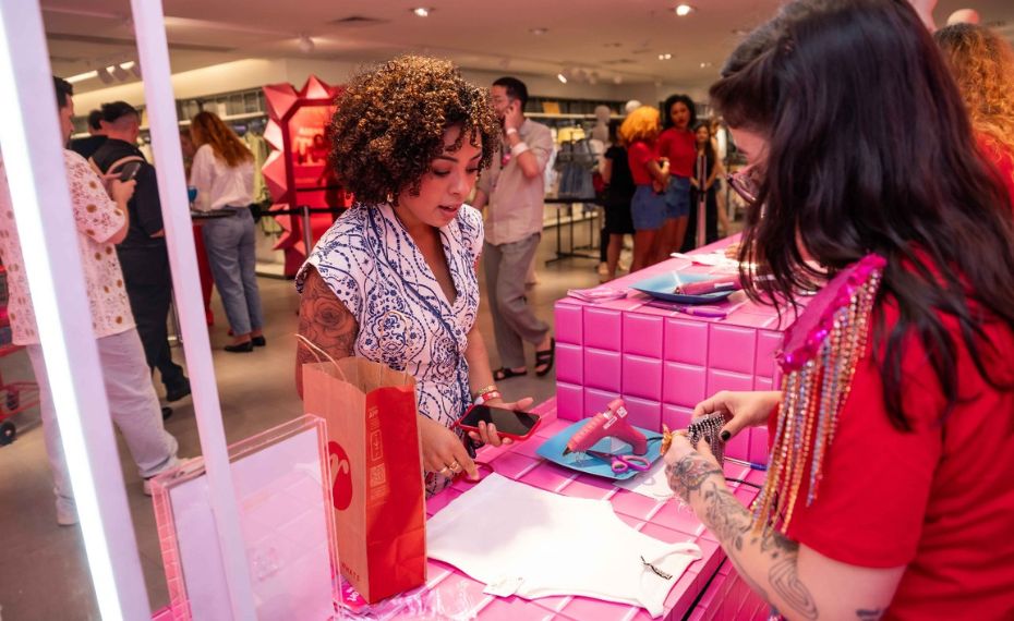 Renner e Comfort criam lavanderia para personalizar looks de Carnaval