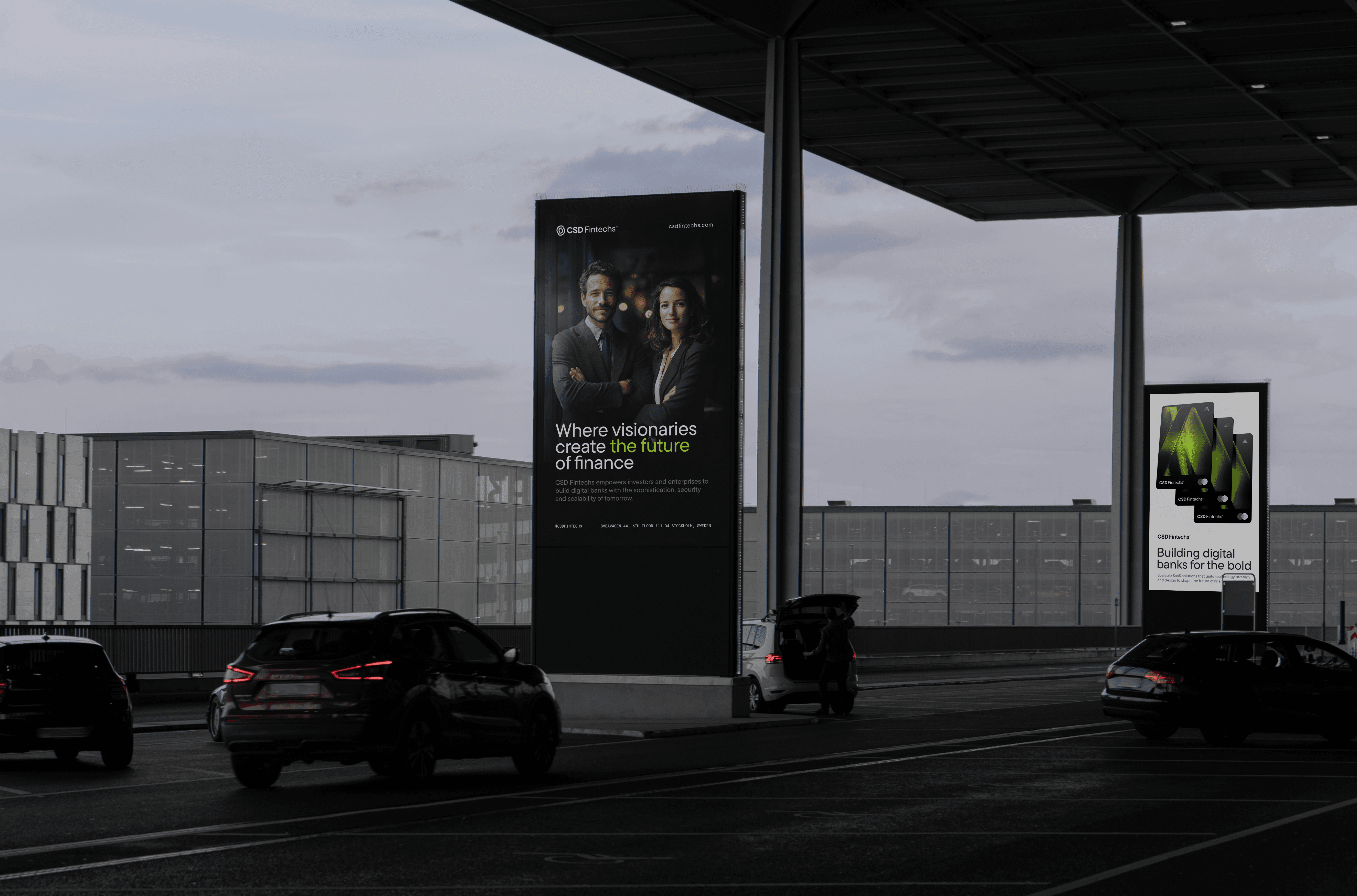 Painel publicitário da CSD Fintechs em estação urbana com mensagem sobre inovação no setor financeiro.