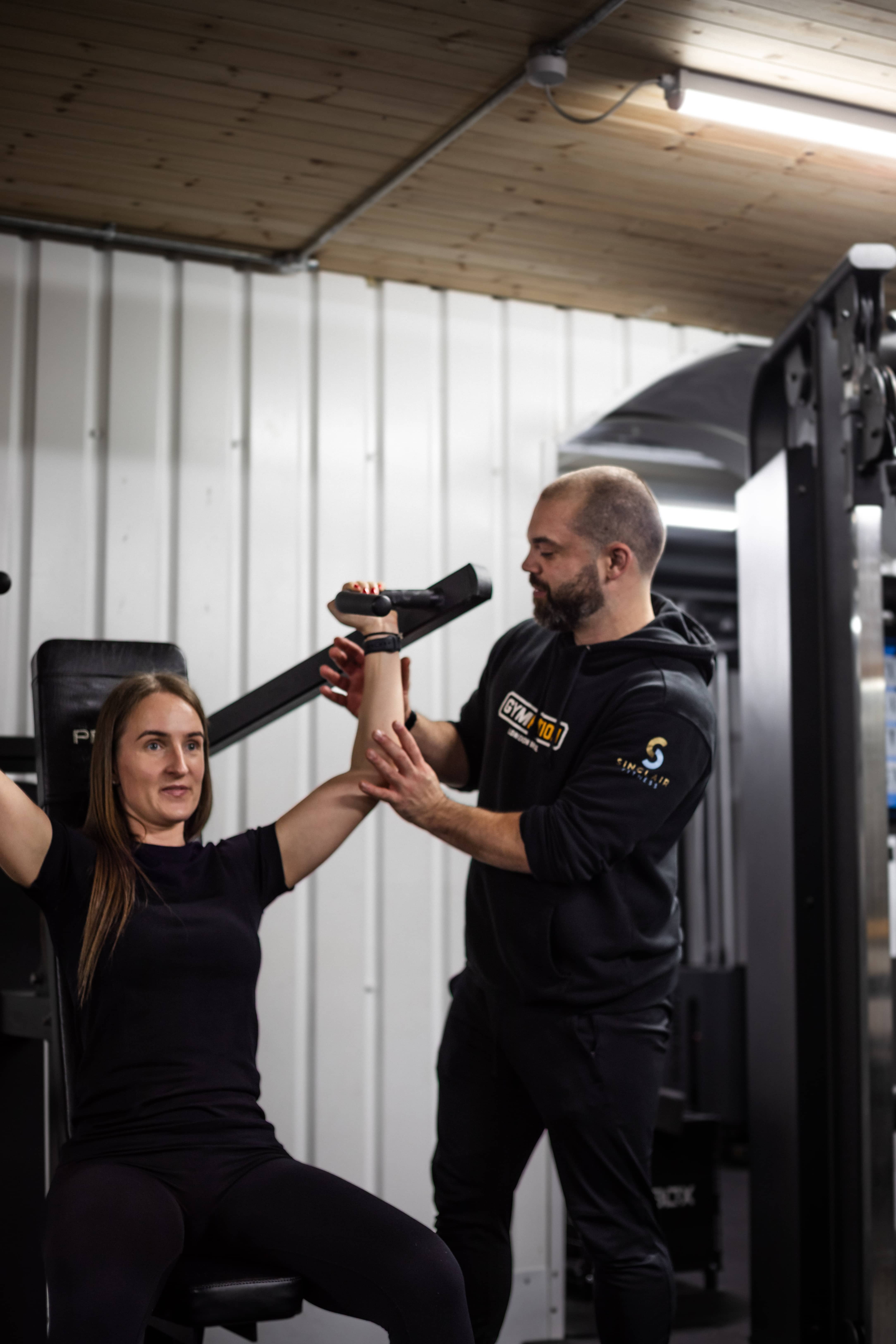 Personal trainer in London Bridge coaching strength session