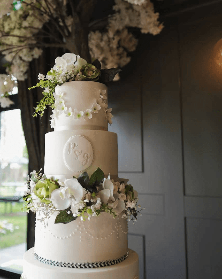Stunning exquisite wedding cake Durham
