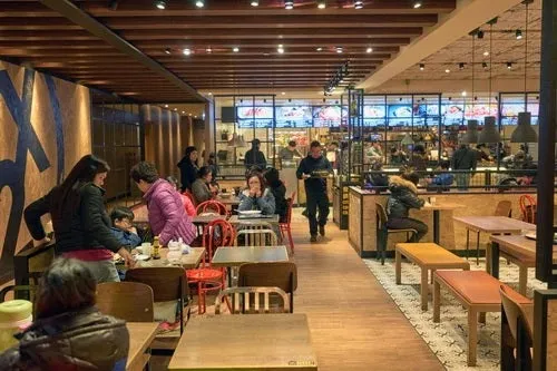 BW Design Centre 是一支擁有16年豐富經驗的專業設計團隊，我們專注於社區設計，致力打造更好社區環境。我們的服務涵蓋多個領域，包括醫療安老、教育空間、NGO非牟利組織、藝術設計、宗教團體、社區美化，以及環保ESG項目。我們透過專業工程和設計方案，從初步概念到完整執行，提供一站式服務，幫助客戶提升品牌形象，實現空間轉型，優化您的社區空間！無論是改善社區設施或推動可持續發展，我們都以創新和實用為本，確保每個項目都帶來實質價值。