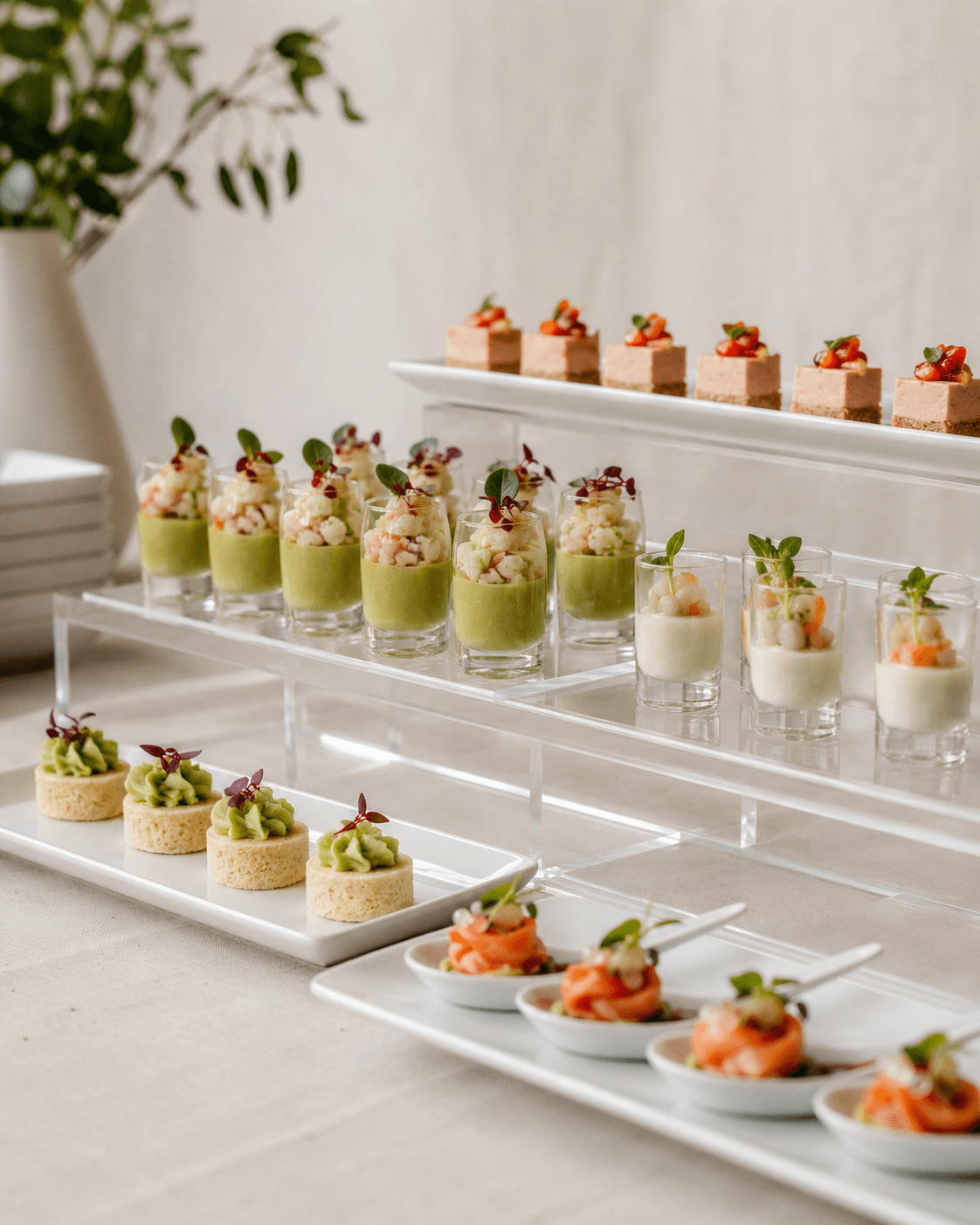Estação de finger food premium para coquetel corporativo de relacionamento