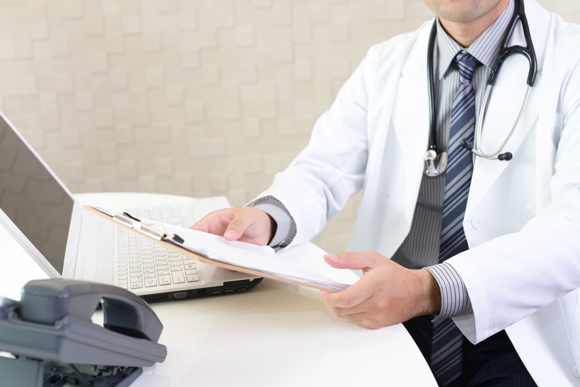 空の巣症候群の受診が必要なサイン|心療内科・精神科への相談を促す医師