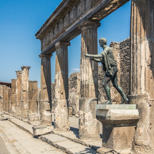 סיור מודרך בפומפיי: כניסה ללא תור + כרטיסי הלוך ושוב מסורנטו ב-Piano Di Sorrento