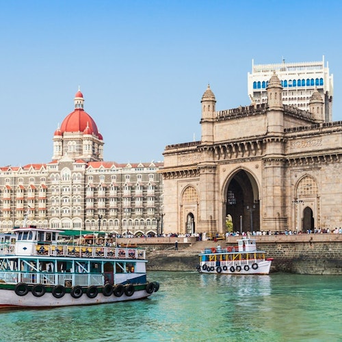 Dette bildet viser den flotte utsikten over Gateway of India og Taj Hotel.