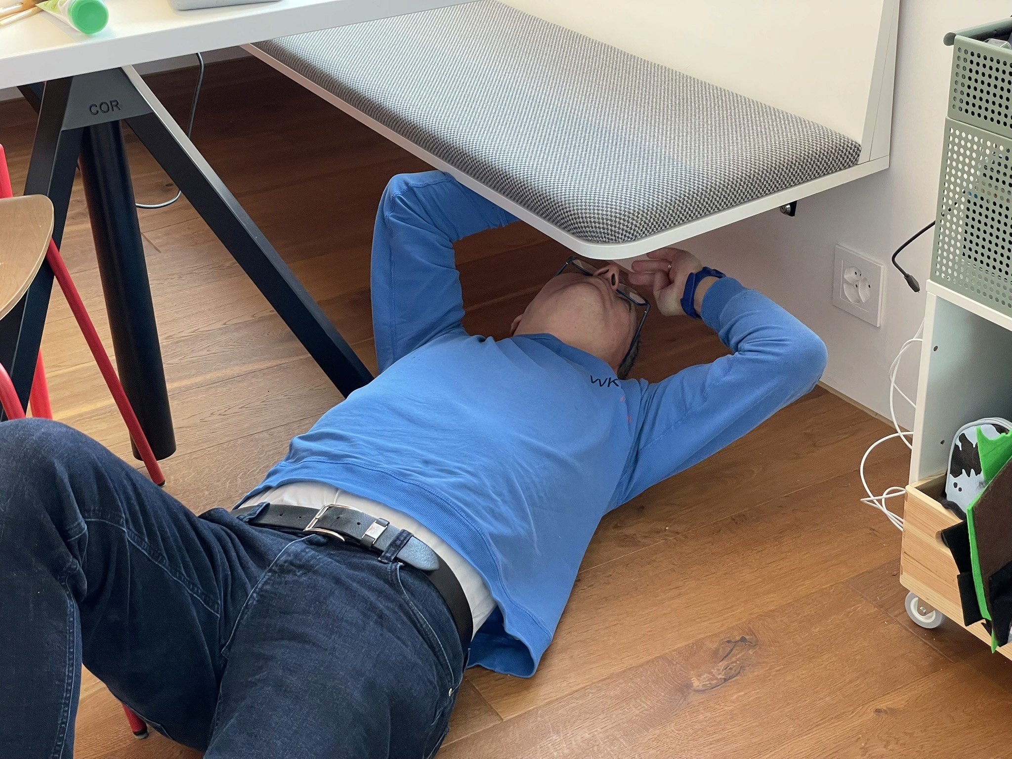 Schrauben Eckbank nachziehen