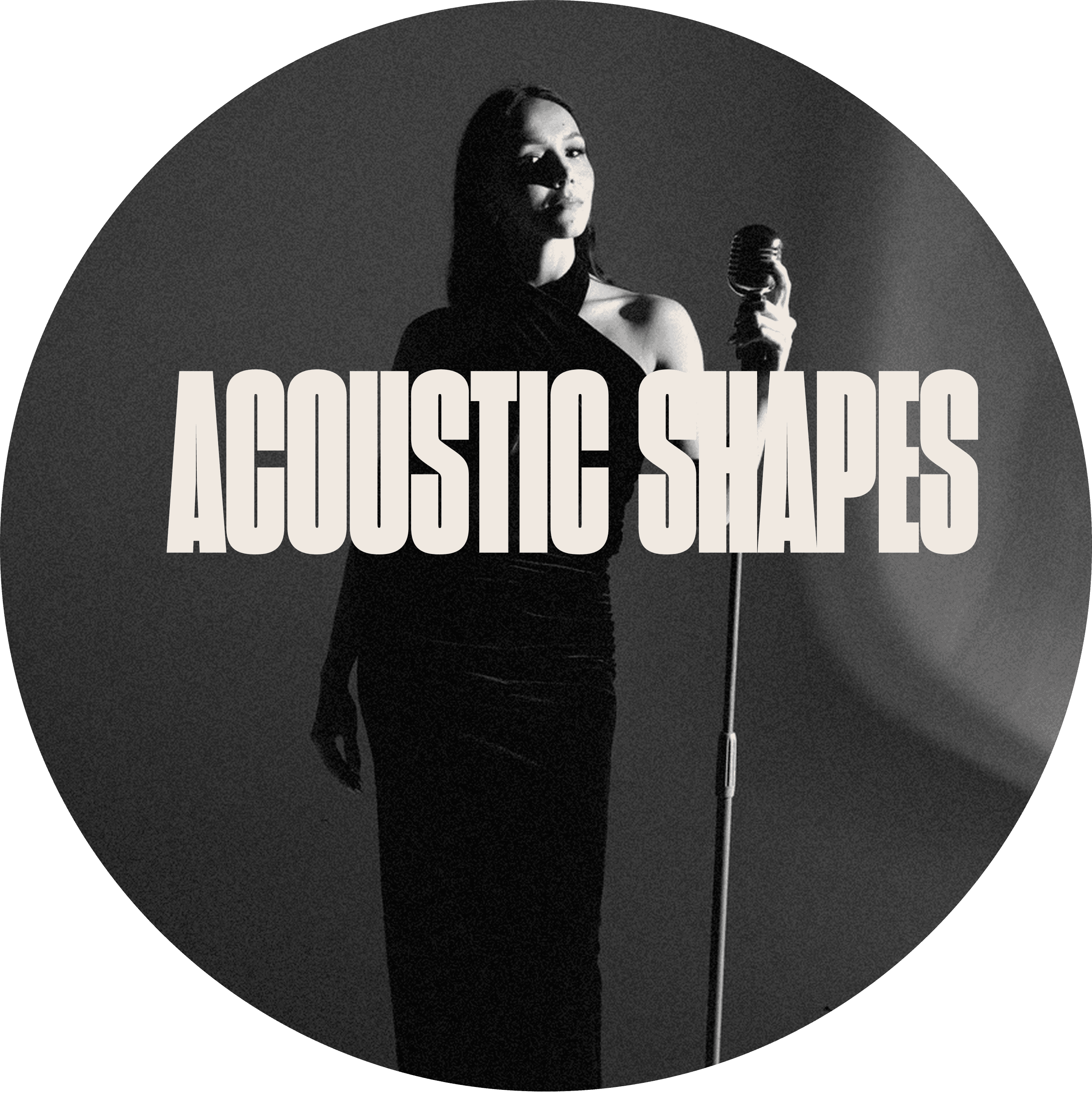 Elegancka, czarno-biała grafika projektu Acoustic Shapes ukazująca wokalistkę w stylowej sukni przy mikrofonie retro, podkreślająca subtelny i nastrojowy charakter występów.