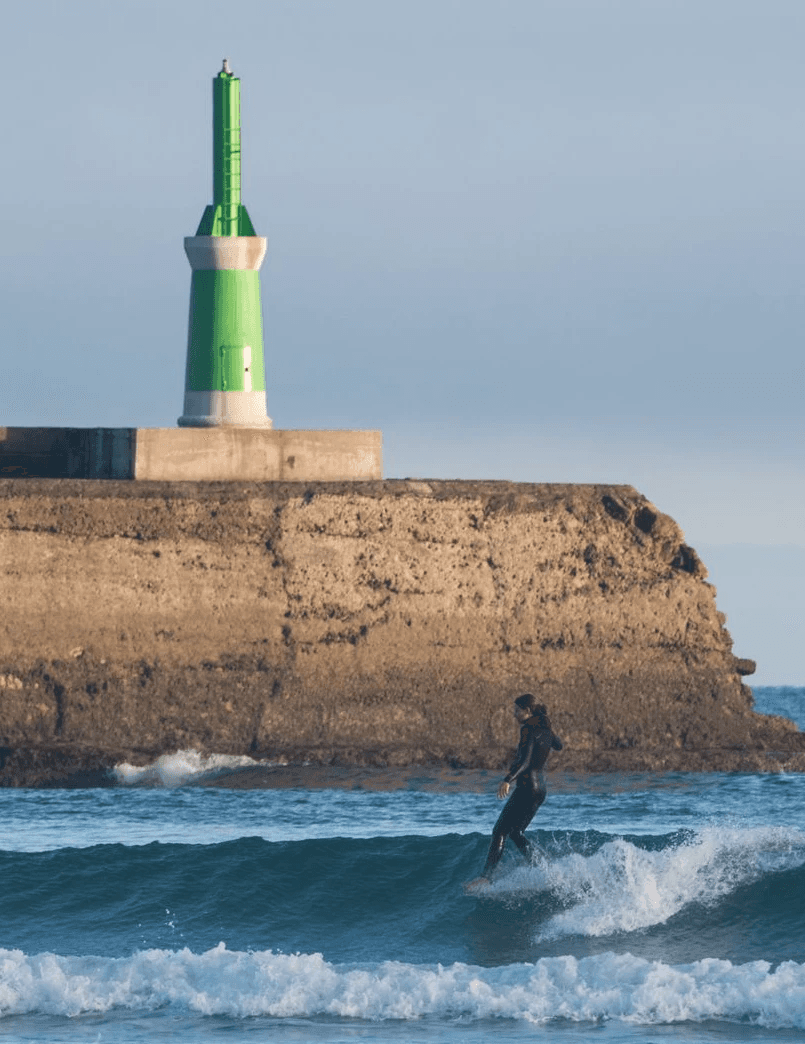 Surfing San Vicente de la Barquera Meron Gerra