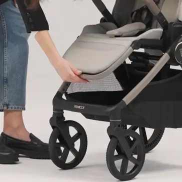 One-button adjustment of the footrest