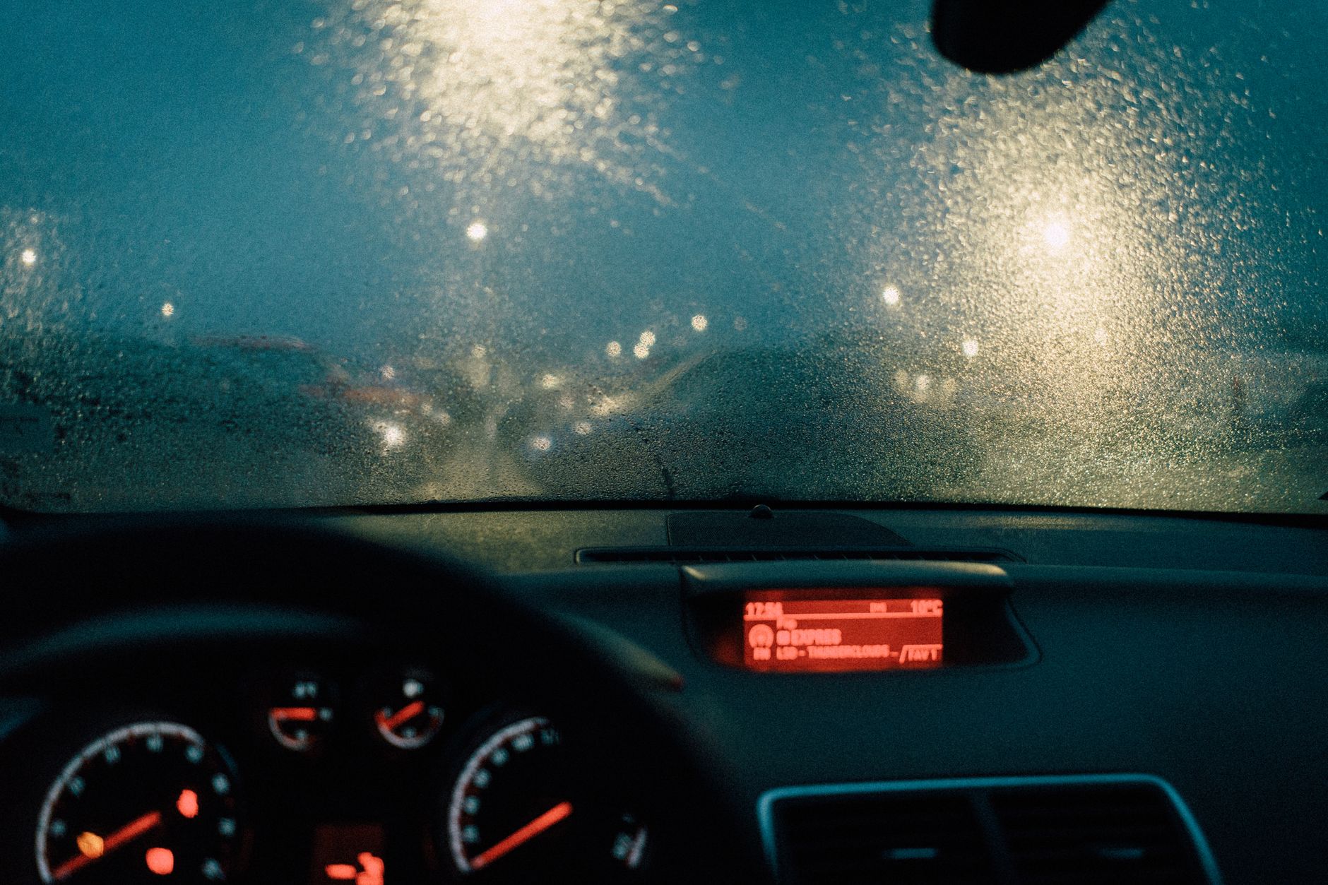Barulho ao Frear na Chuva: Descubra as Causas e Quando Se Preocupar