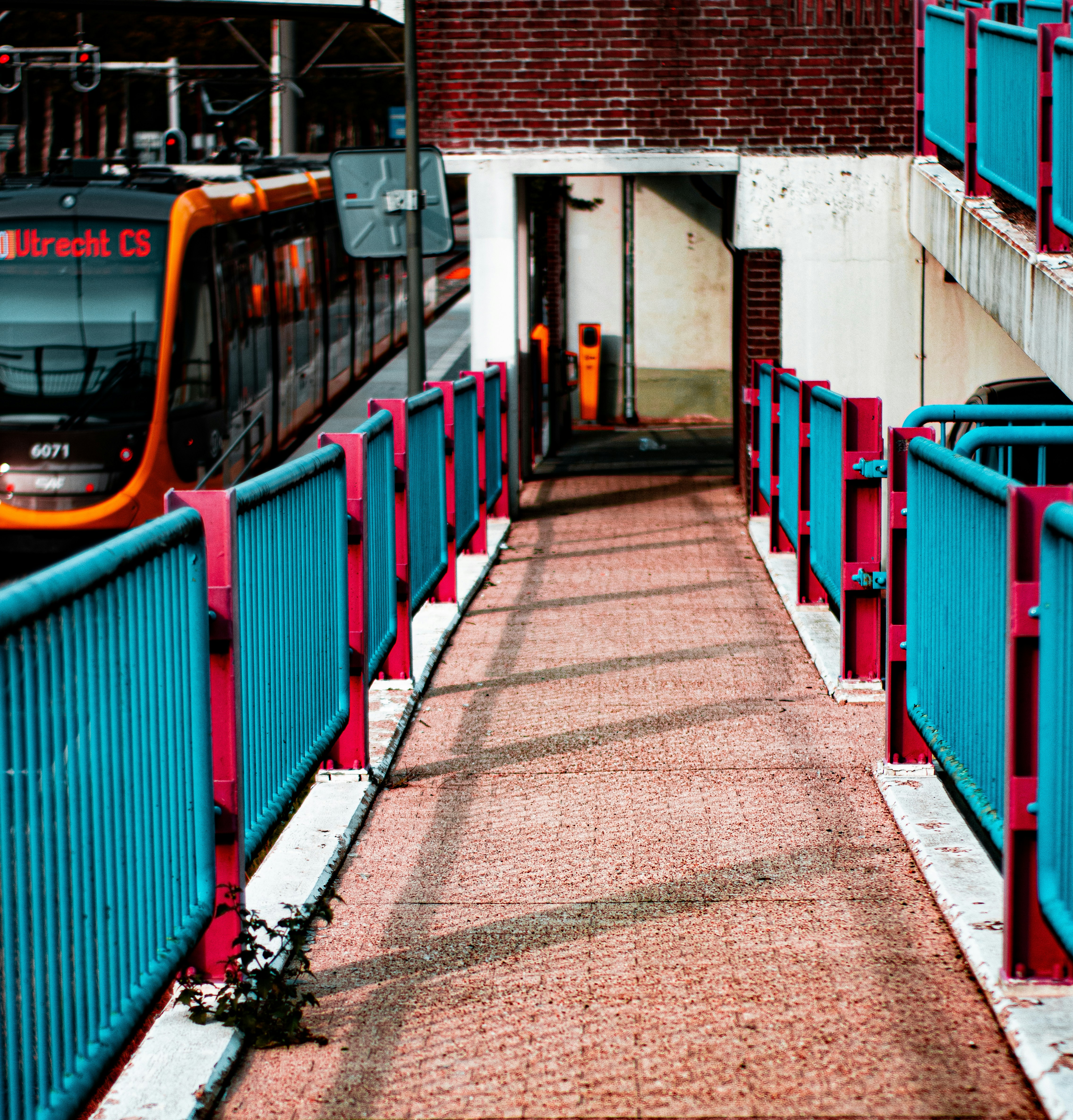 a bus that is sitting next to a building