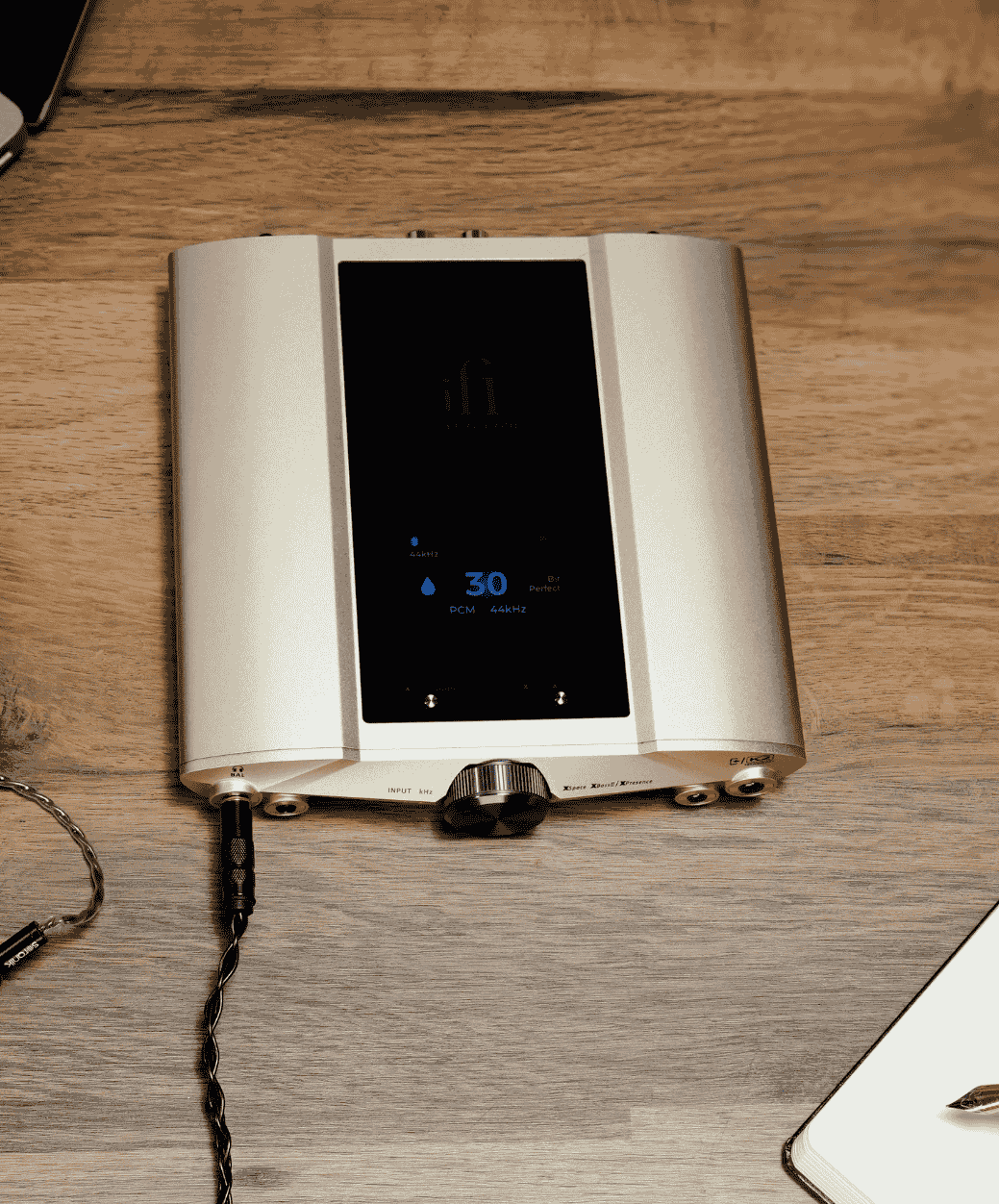 iFi Audio iDSD Valkyrie - lifestyle - LE STUDIO HIFI