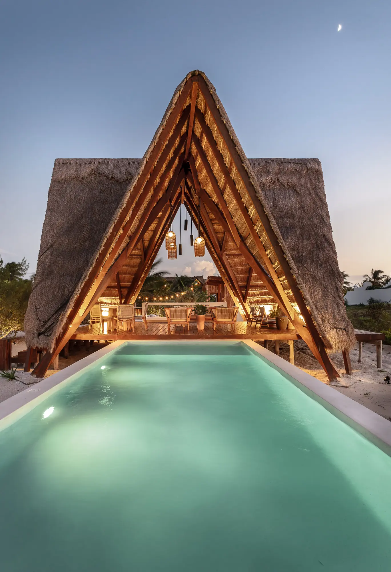 Tulum 21 - Vista hacia palapa con piscina en primer plano