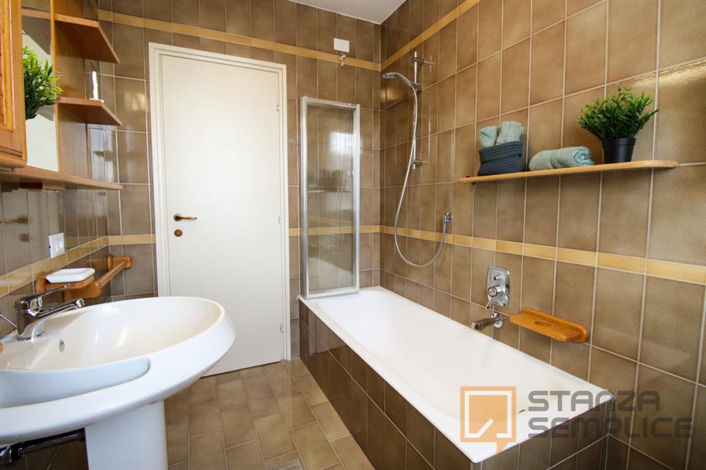 14 sqm room in Via Creta, Brescia