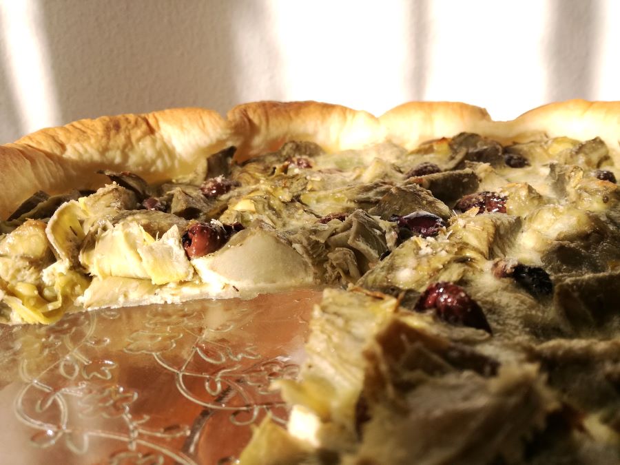 Quiche carciofi e olive tagliata