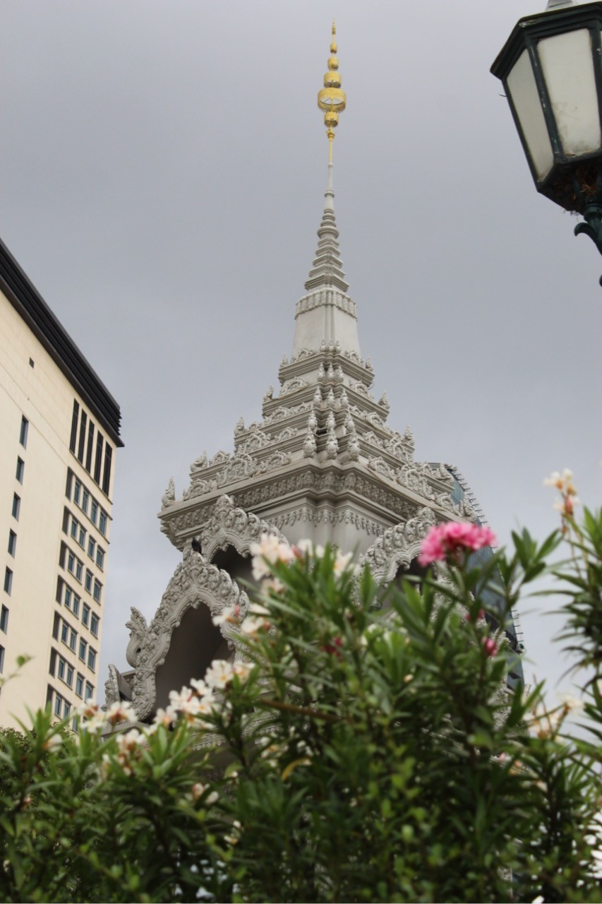 een prieeltje in cambodjaanse hindoe stijl