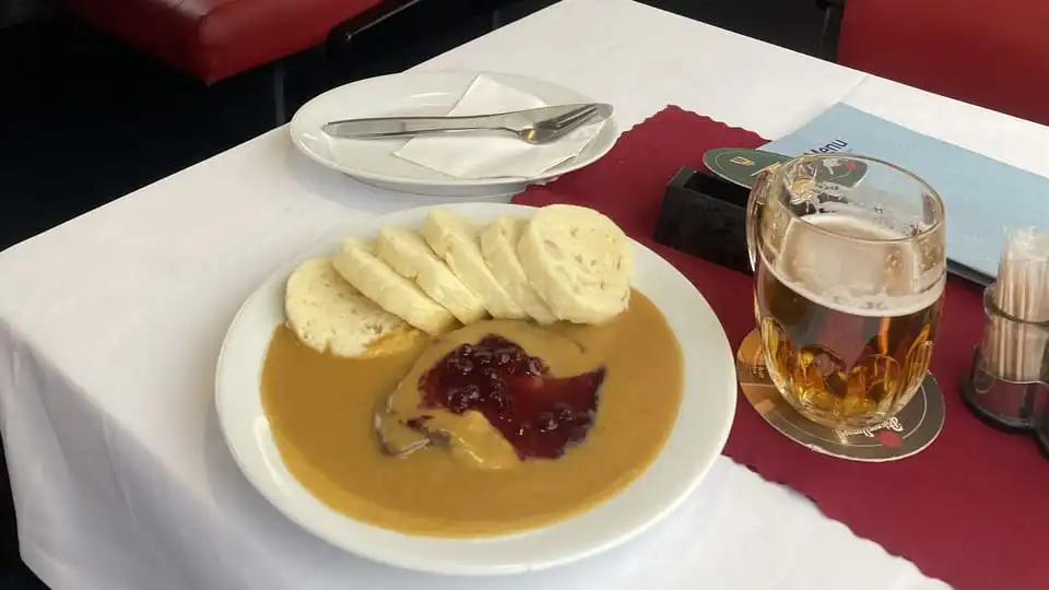Roast with dumplings and beer