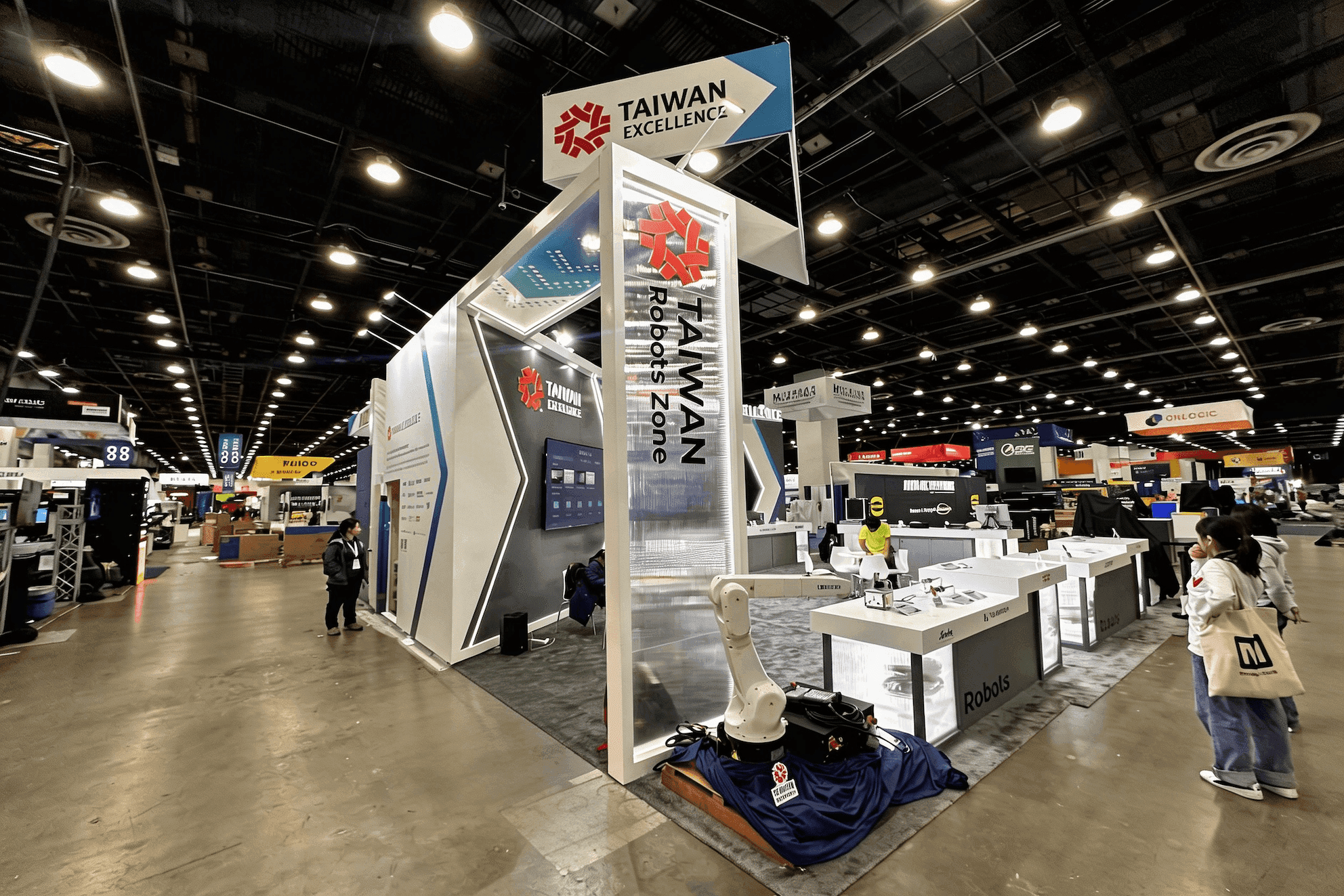 HR Tech exhibit plan combining a booth, sponsored session, and buyer meeting room