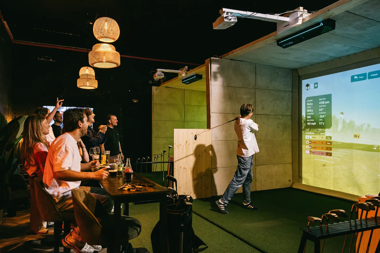 indoor-golfsimulator-flightscope-loungesetting-foreplay-groningen