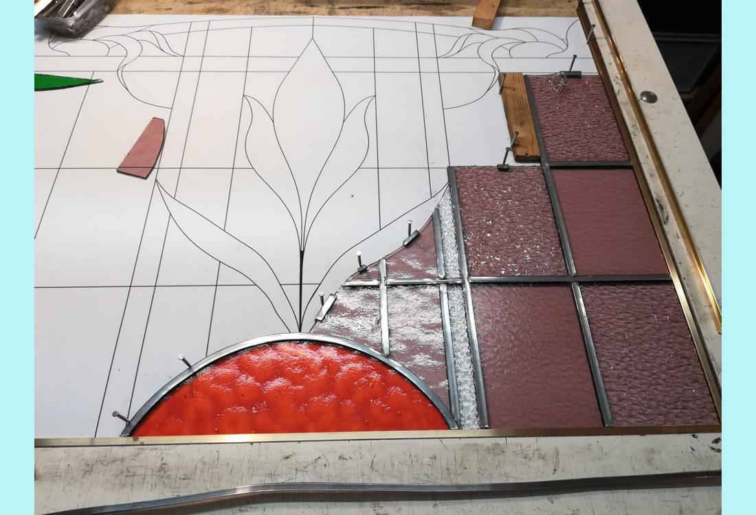 Wilrijk - Voorzetraam, nieuw op maat gemaakt loodglasraam in Art-Nouveau stijl