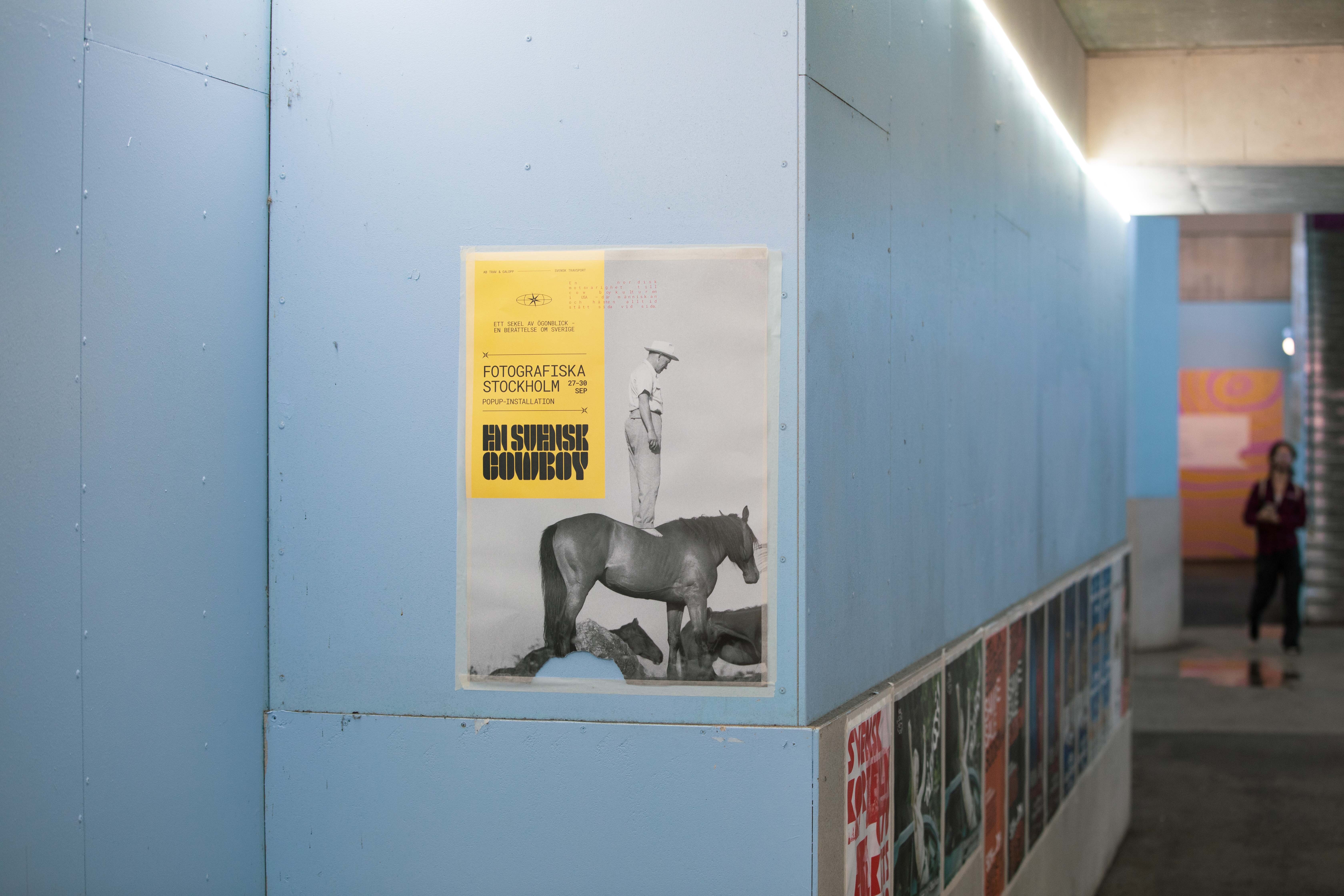 Grid distorted Rimowa Suitcase