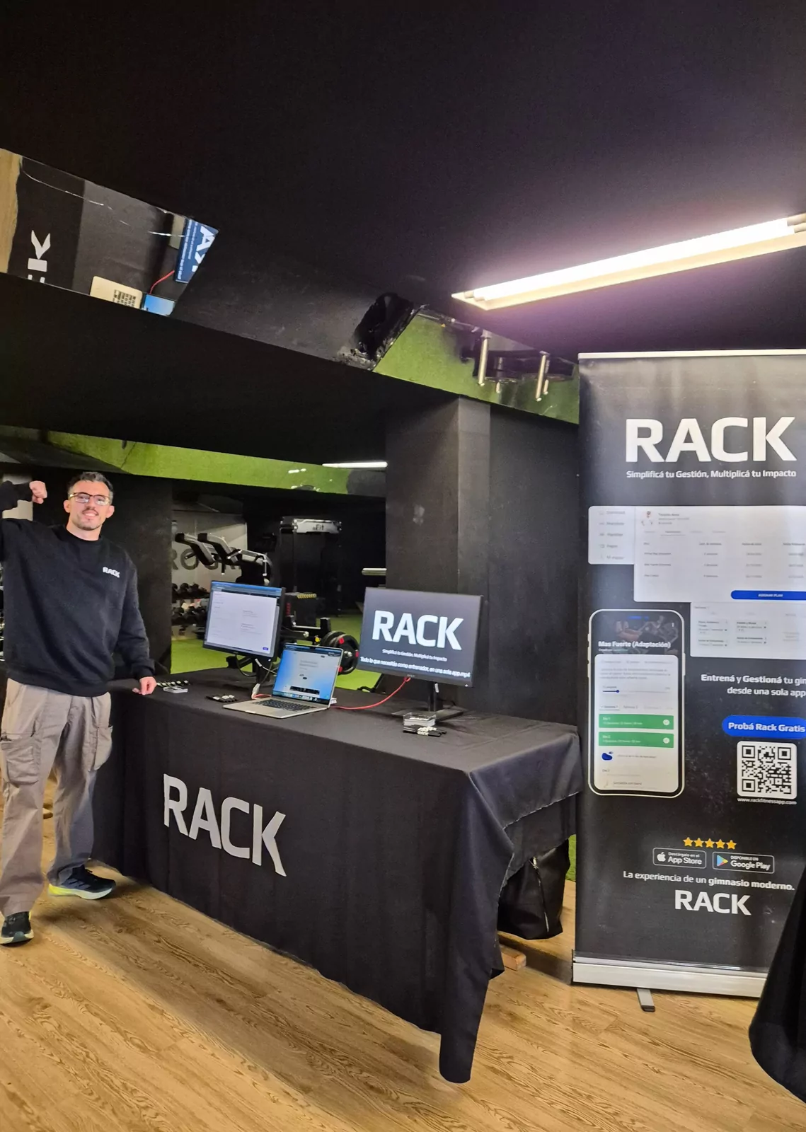 Stand de Rack en un evento de fitness en Argentina