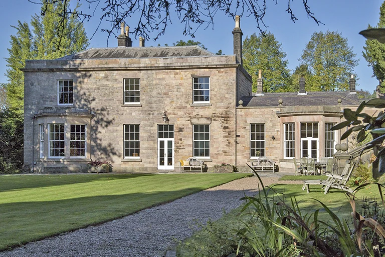 Hartingtons Heritage Tours hotel, Darley House, gardens in the shade