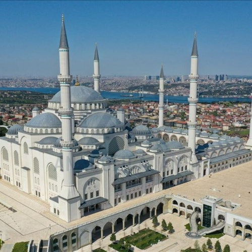 Çamlıca Camii