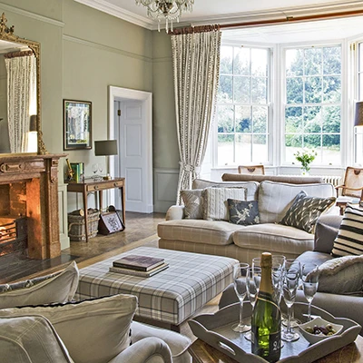 The hotel and accomodation for the hartingtons heritage tours tour of Derbyshire, Dalry House sitting room