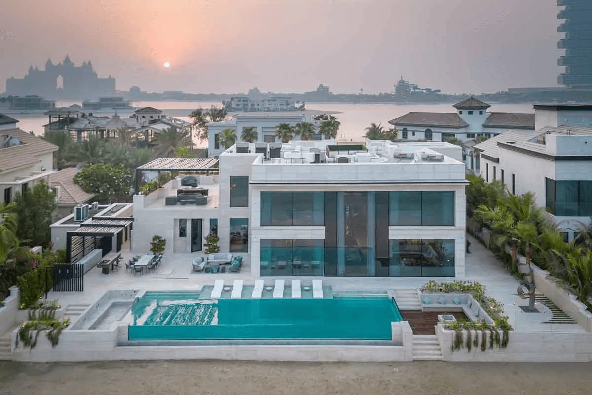 Front view of the luxurious villa at Palm Jumeirah that was sold using crypto