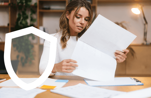 Mulher exportando espelho de ponto