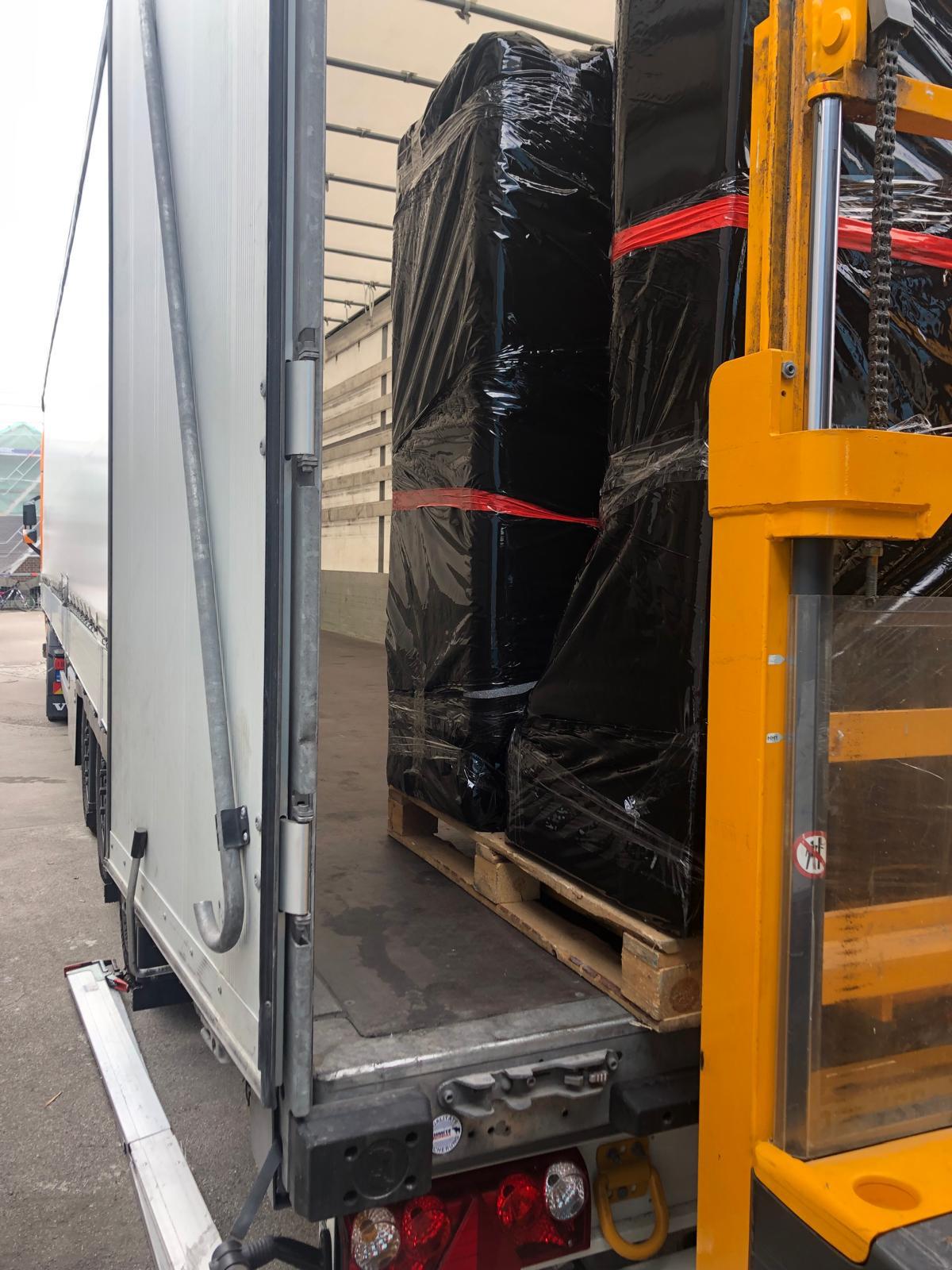 LKW Transport Einladen von München in die Türkei