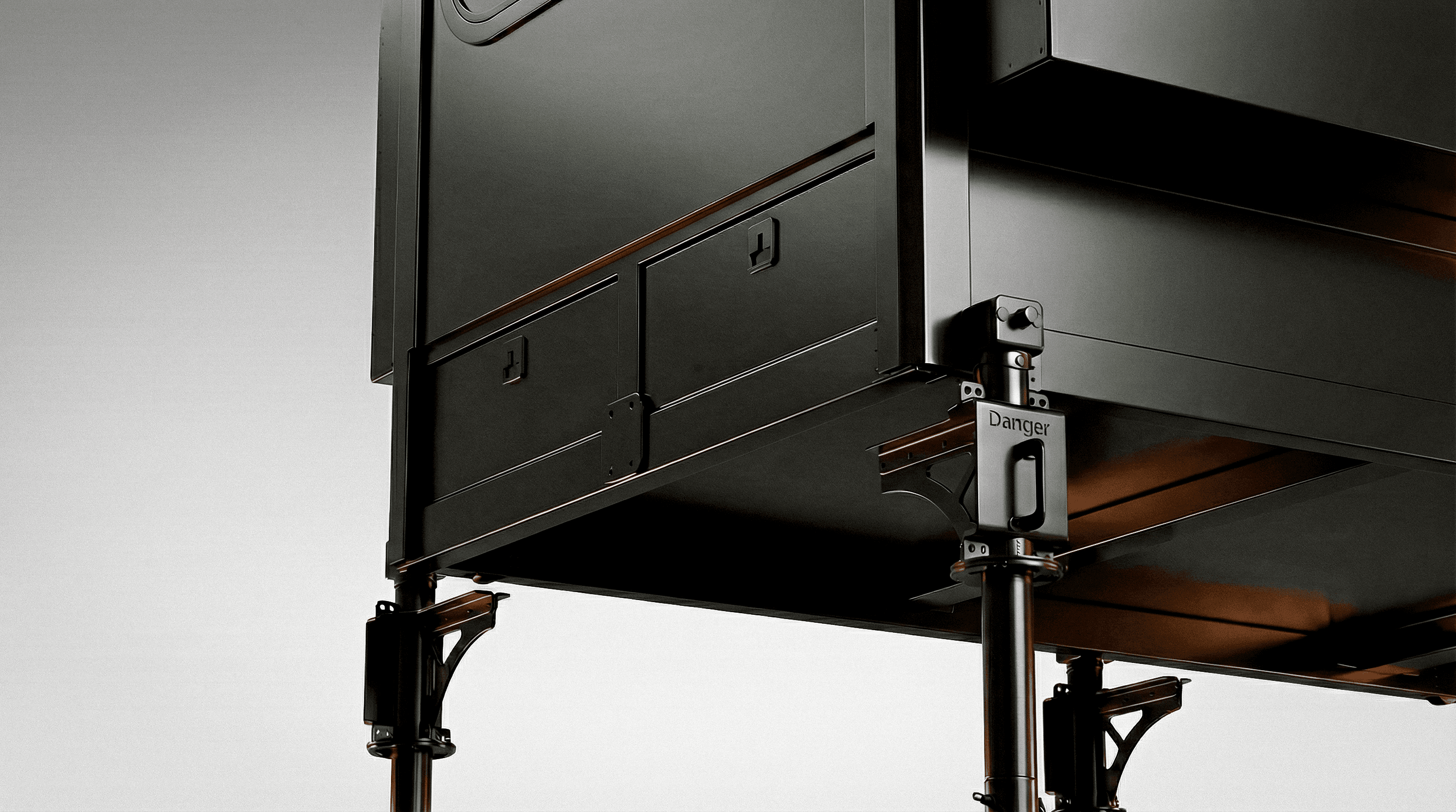 Solid aluminum frame, minimal plastic — engineered for long-term strength and stability.