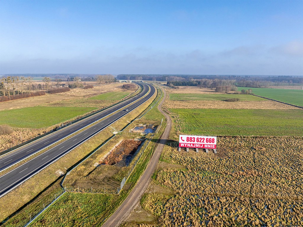 Billboard przy drodze ekspresowej