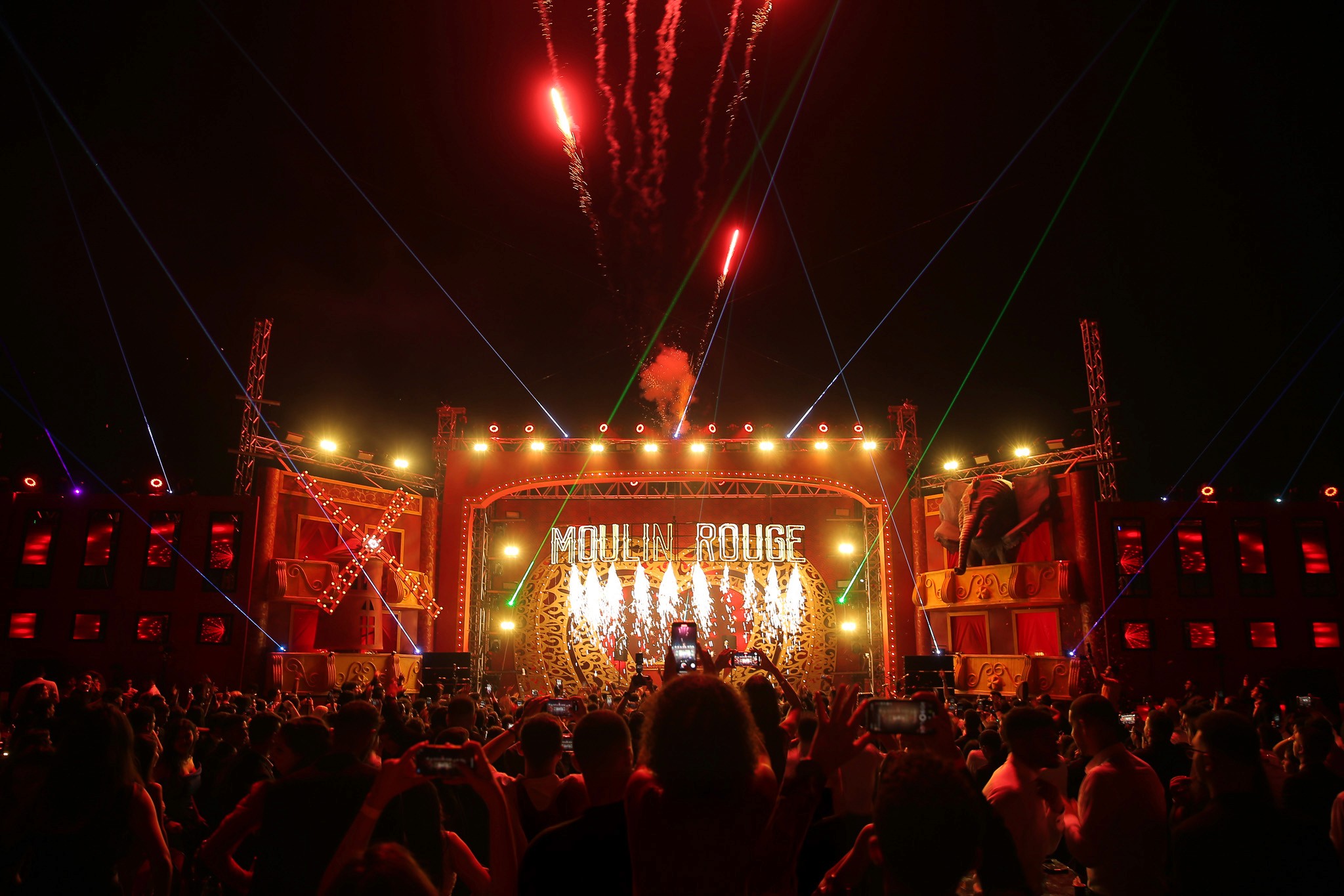 Moulin rouge stage