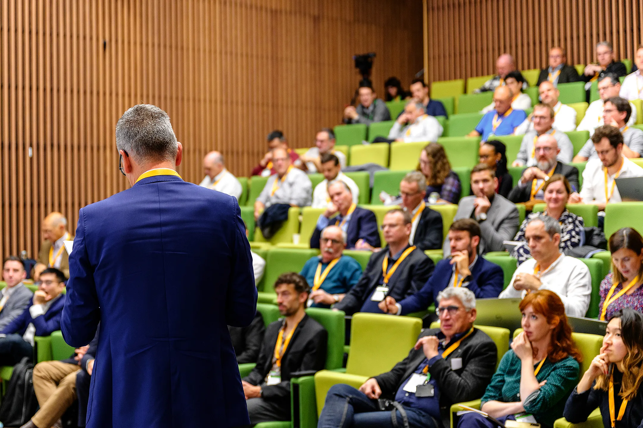 Conférencier devant public duséminaire GassTrend